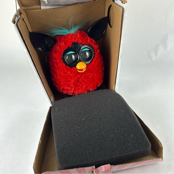 ✨ 2012 Hasbro Furby Red & Black with Box Interactive Electronic Toy Pet Works - Picture 13 of 16